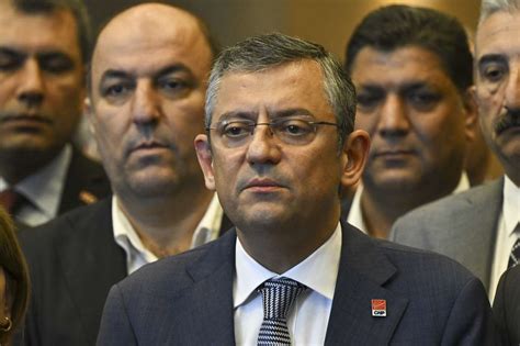 CHP Genel Başkanı Özgür Özel, devir teslim öncesi Kılıçdaroğlu’nu evinde ziyaret etti